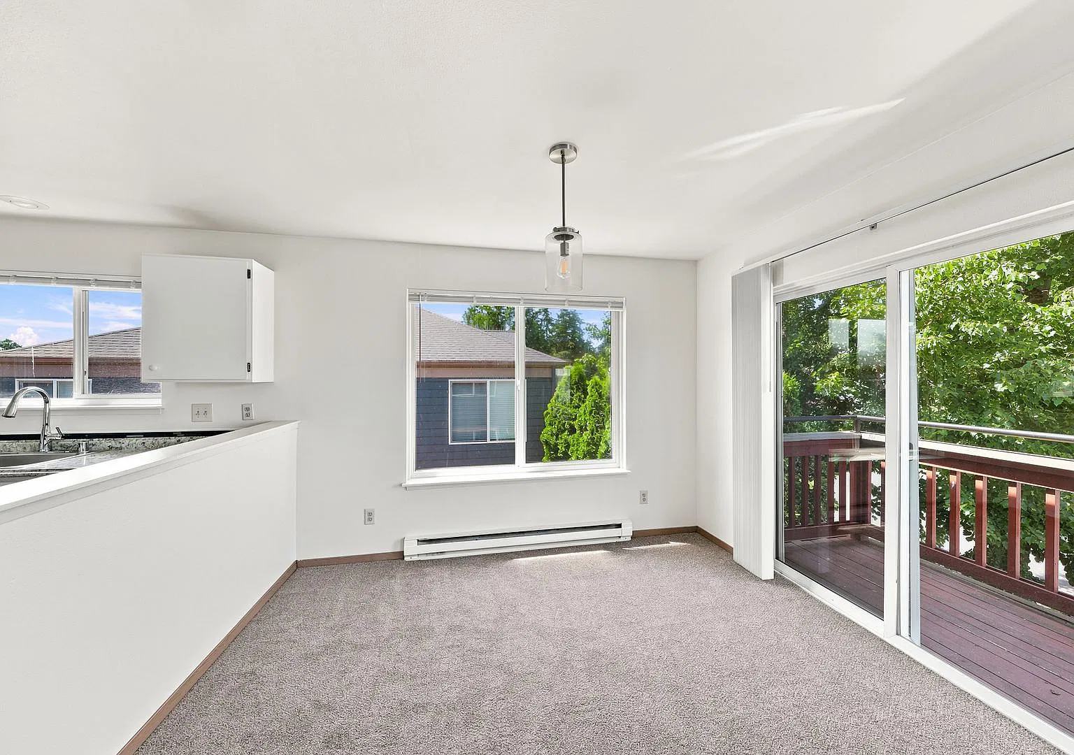 2 Bed 1 Bath - Pet Friendly - Central Location - Near Shopping - NAS Whidbey — Photo 3