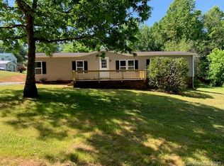 3575 14th Avenue Dr SW, Hickory, NC 28602