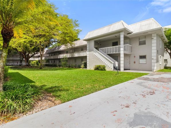 17255 SW 95th Ave APT 201