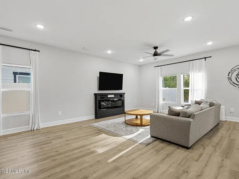 95238 Katherine St — Photo 10
