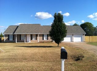 47 Farmbrook Dr, Fort Mitchell, AL 36856