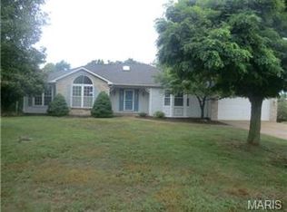 5216 Country Club Dr, High Ridge, MO 63049