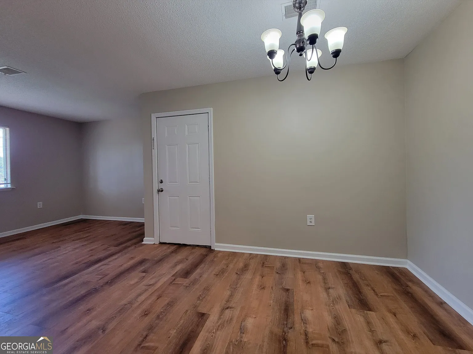 2 bed, 1.0 bath, 800 sqft, $1,295 — Photo 3
