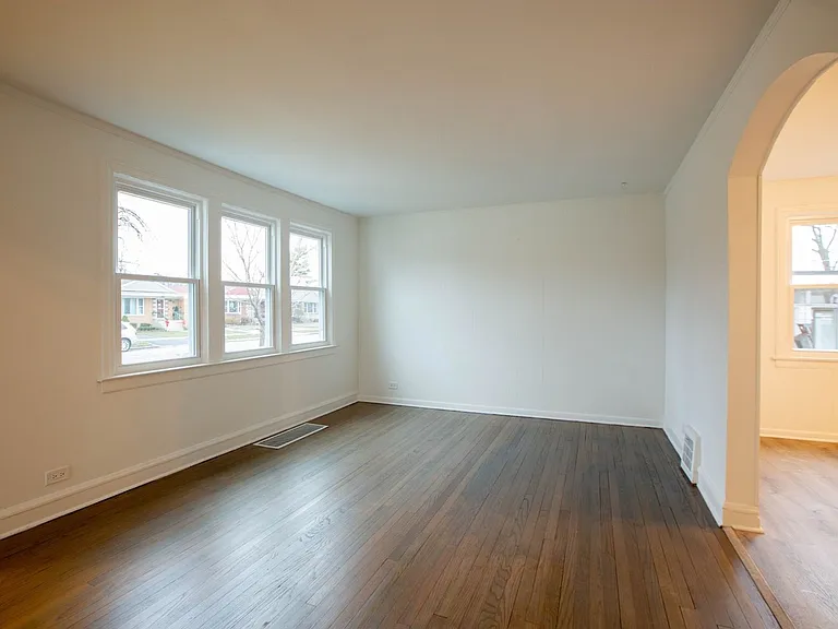 9237 S Utica Ave — Photo 21