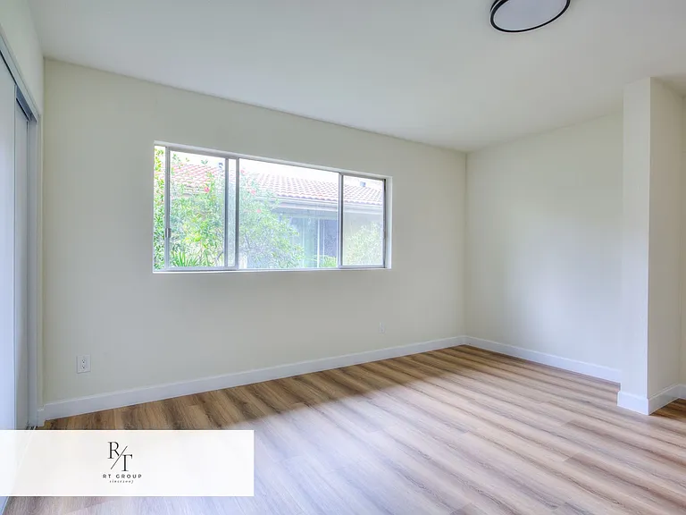 1032 S Golden West Ave #D — Photo 7