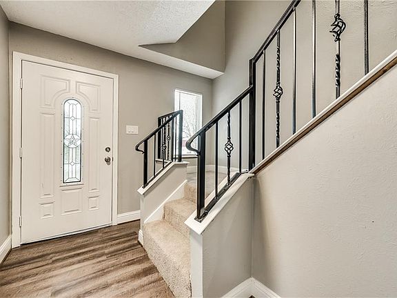 4th image of 1627 Chapman Dr