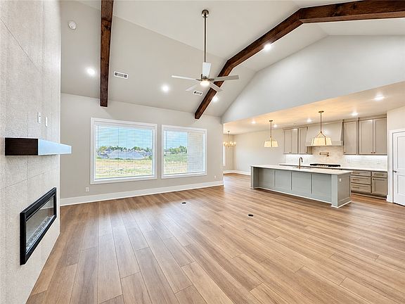 3rd image of 1604 Crystal Clear Ln