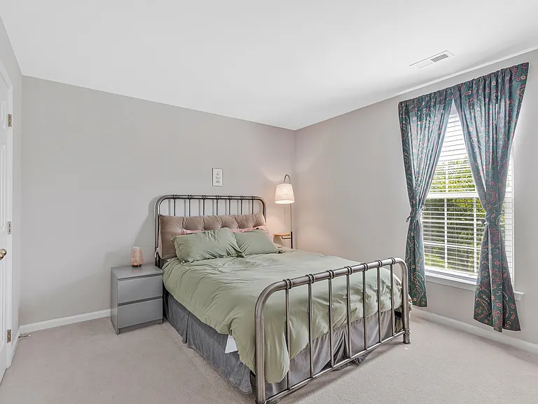 611 Curtin Pl SE — Photo 30