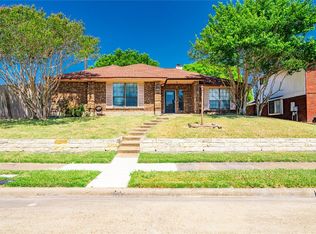 906 Crest Meadow Ln, Mesquite, TX 75181