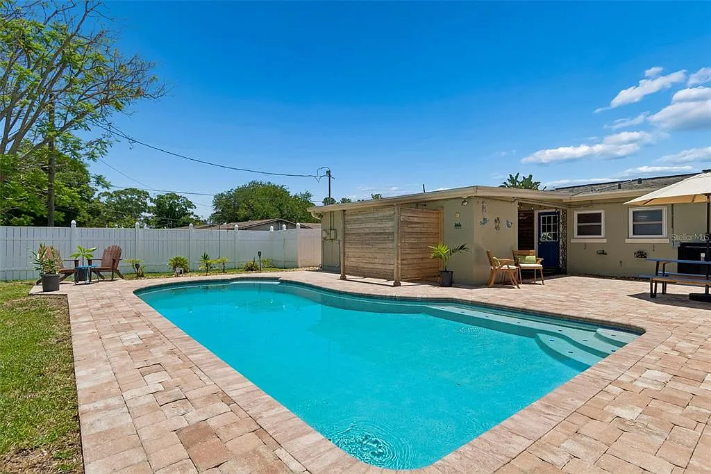 3 bed, 2.0 bath, 1545 sqft, $4,300 — Photo 3
