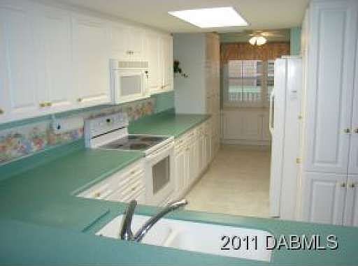 3rd image of 4 Oceans West Blvd APT 606A