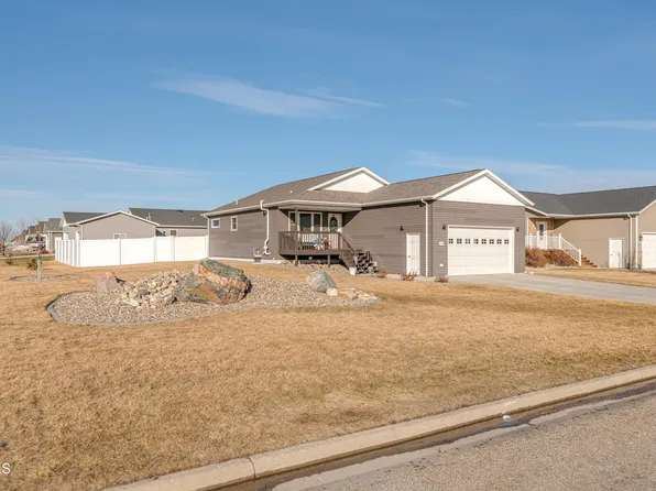 6830 Dolan Dr, Bismarck, ND 58504