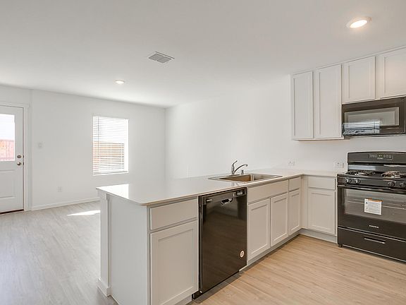 5th image of 12144 Thoroughbred Dr