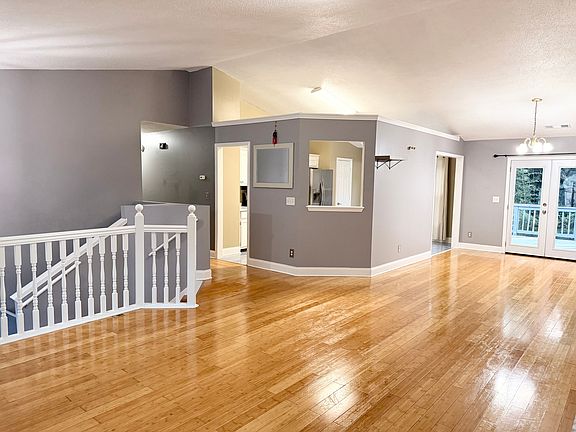 3rd image of 740 Heathgate Dr