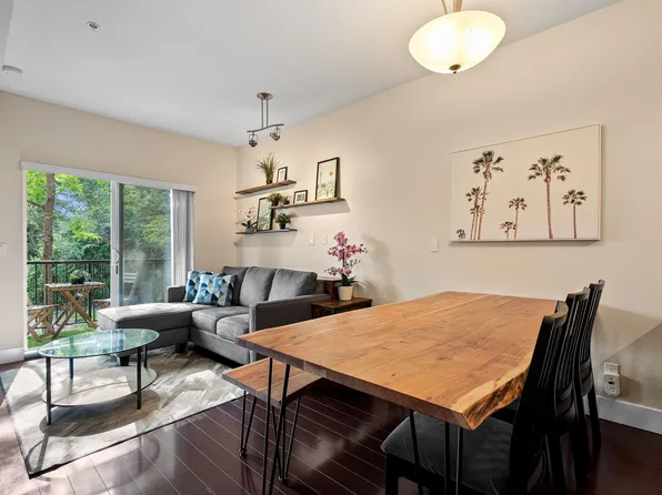 5211 Irmin St #214, Burnaby, BC V5J 0C9