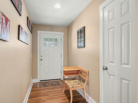 3rd image of 4588 Gordonshire Dr NW