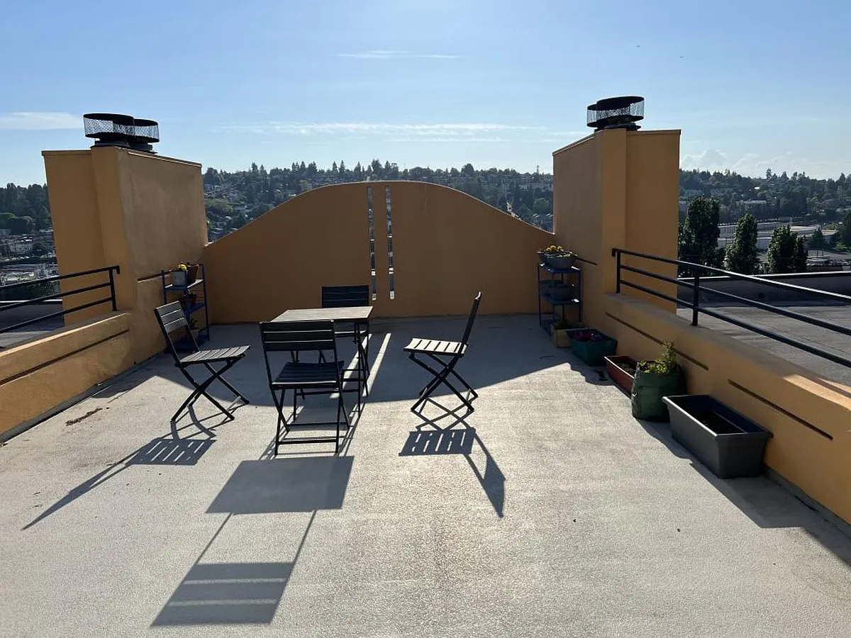 Building Photo - 3425 14th Ave W
