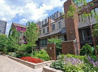 1334 N Sutton Pl #TH, Chicago, IL 60610