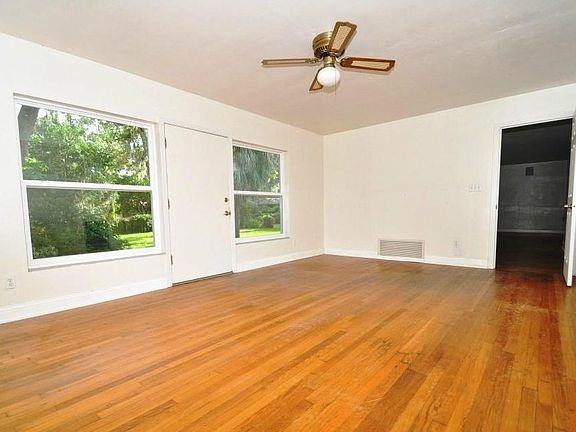 4th image of 1946 Sweet Briar Ln