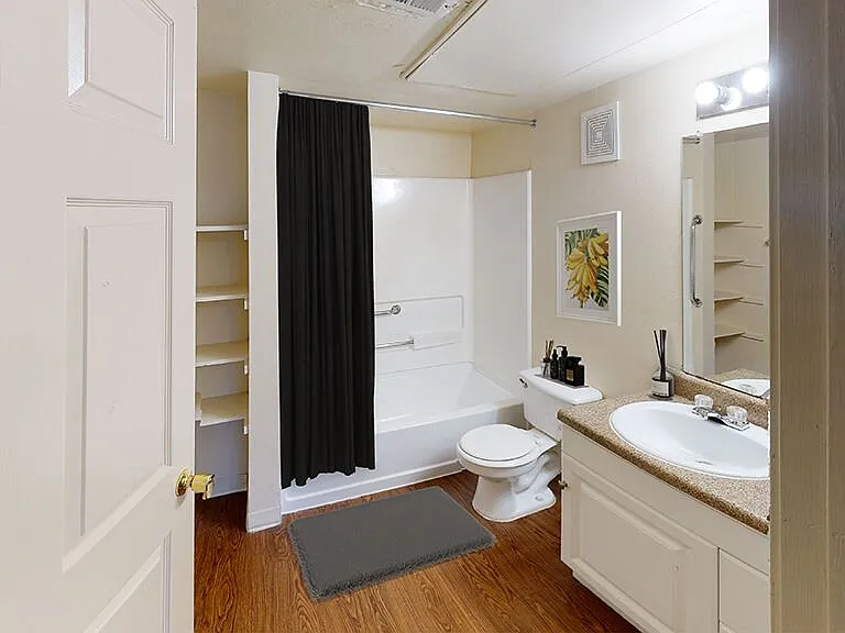 Paradise Oaks Apartments — Photo 11