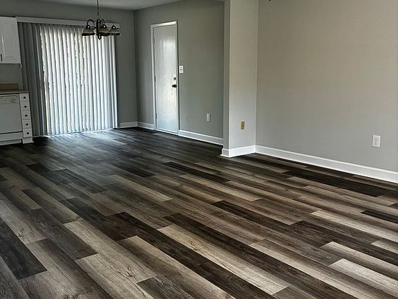 4th image of 7 Audrey Dr W