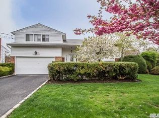 1 Lake Ct, Massapequa, NY 11758