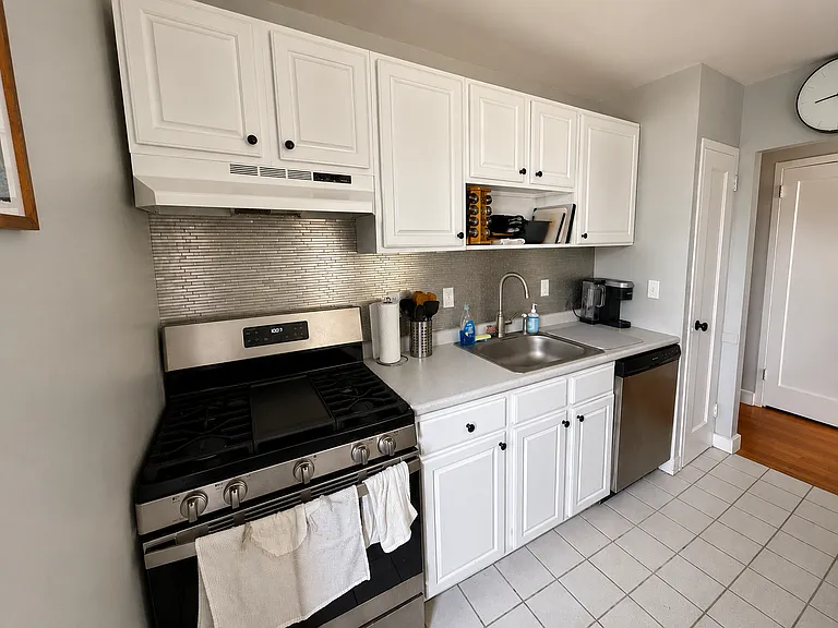 135 Farragut Rd #18 — Photo 7