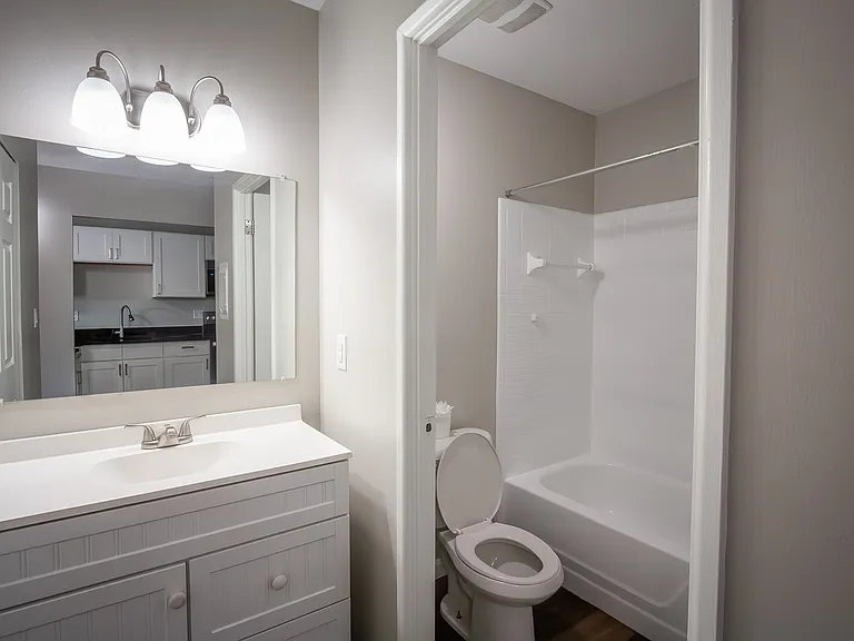 James - Bathroom James - Bathroom