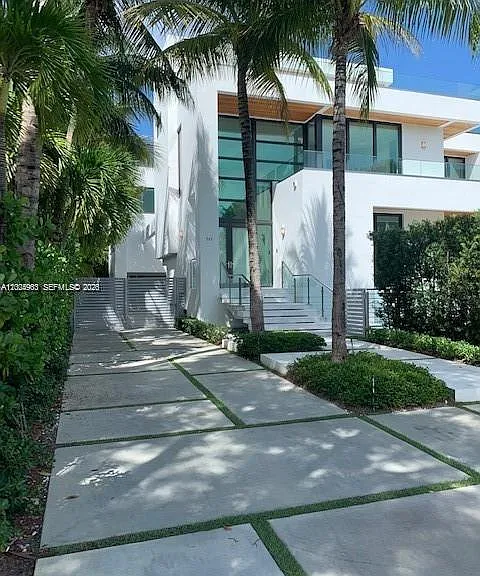 785 Harbor Dr — Photo 3