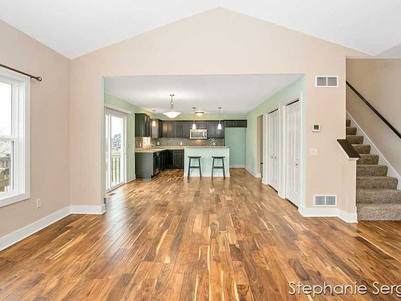 4th image of 613 Orchard Dr NE
