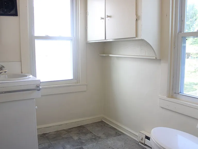118 W Main St — Photo 6