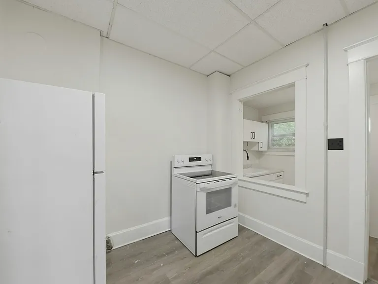 1400 Woodlawn Ave #1400 — Photo 6