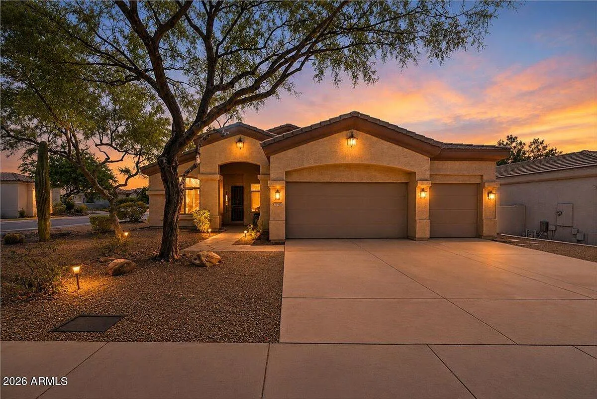 4 bed, 2.0 bath, 2203 sqft, $4,200 — Photo 1