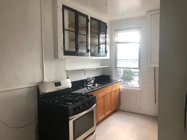 318 Jefferson St #4L — Photo 2