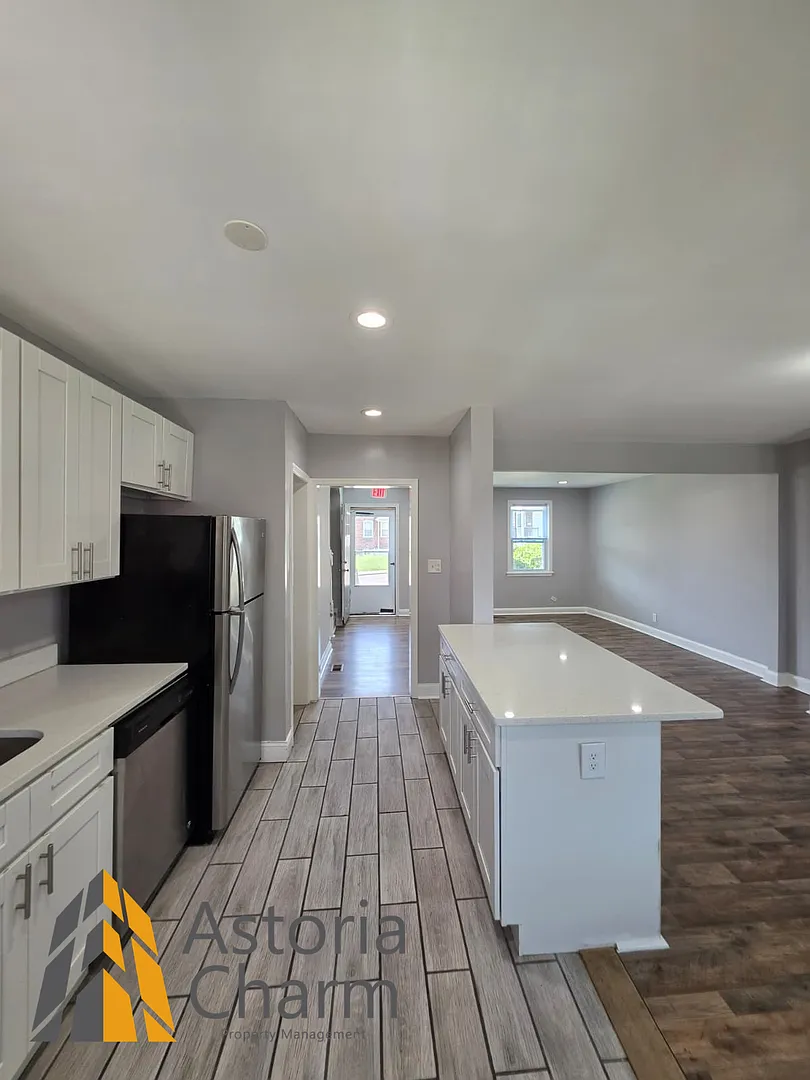 1015 Lyndhurst St - 1015 Lyndhurst St — Photo 1
