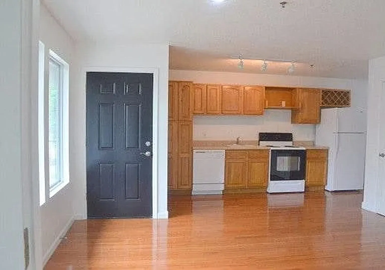 411 E SCOTT — Photo 3