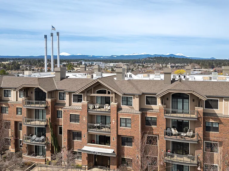 363 SW Bluff Dr #102 — Photo 38