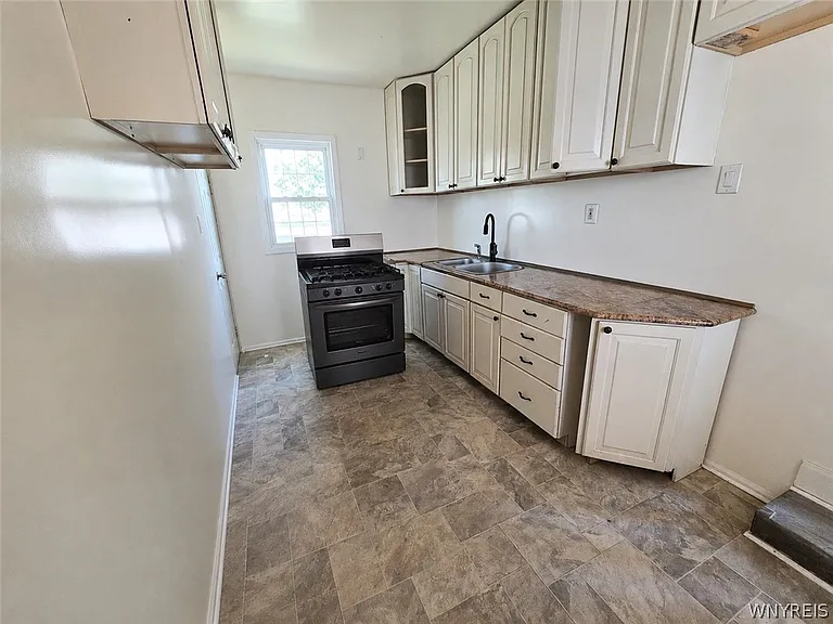 94 Warren Ave — Photo 2