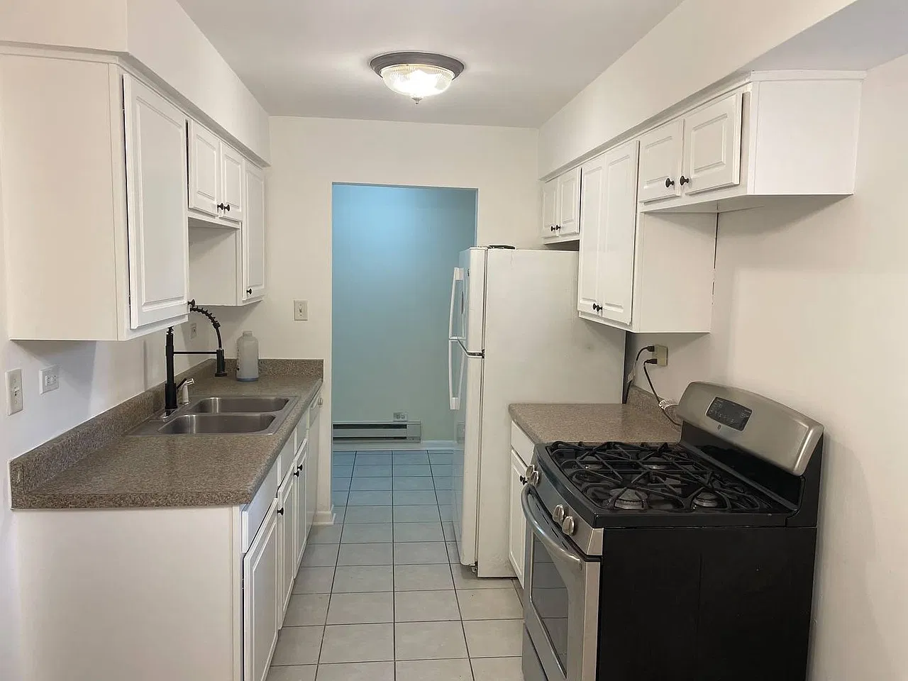 2 bed, 750 sqft, $1,800 — Photo 3