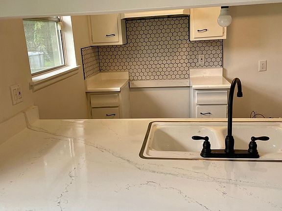5th image of 310 AVENUE D