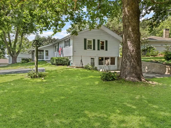 4615 Blue Jay Rd, Harvard, IL 60033