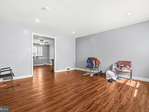 3rd image of 1636 Pentwood Rd