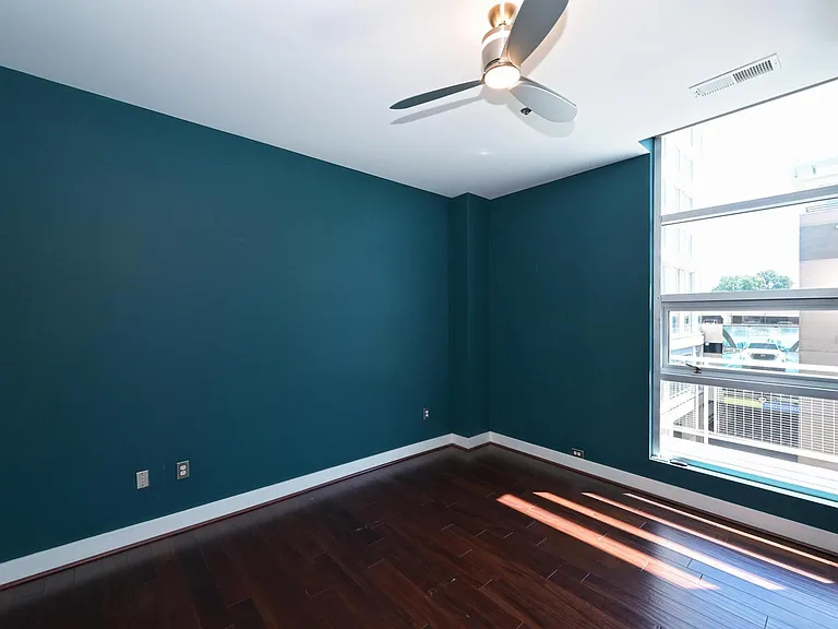 1100 Metropolitan Ave #405 — Photo 8