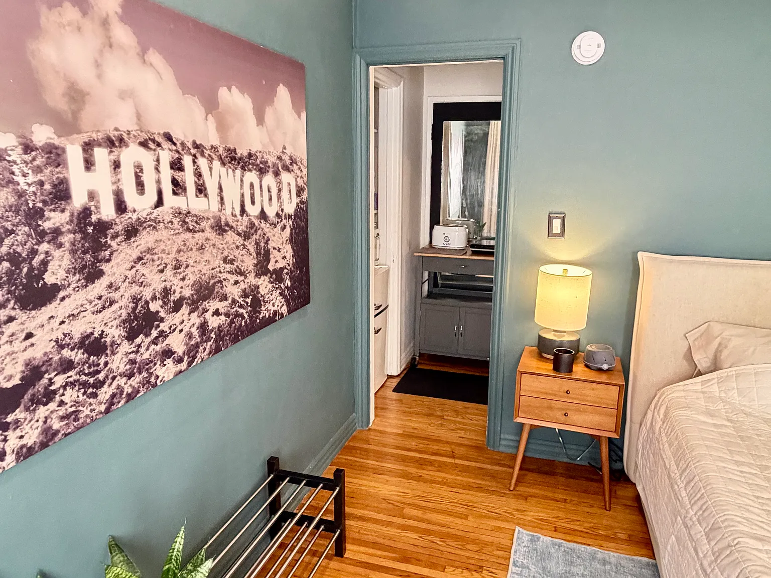 Studio, 300 sqft, $1,895 — Photo 3
