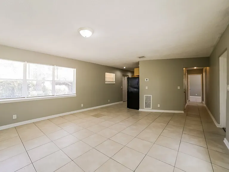 1522 NW 10th Ave — Photo 6