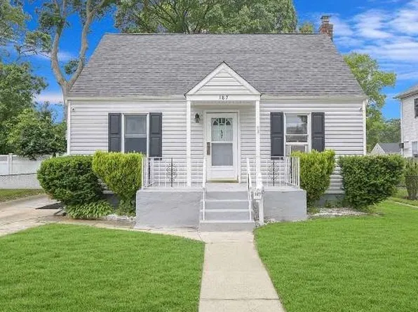 187 N Fulton Avenue, Lindenhurst, NY 11757