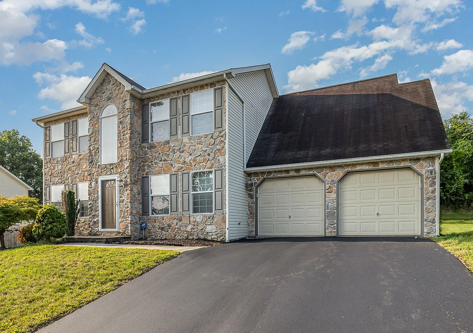 Welcome to this charming 4 bedroom, 2.5 bathroom home located in Harrisburg, PA/Susquehanna Schoo... — Photo 4