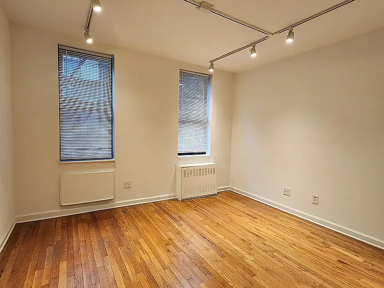 216 E 29th St #3G — Photo 2