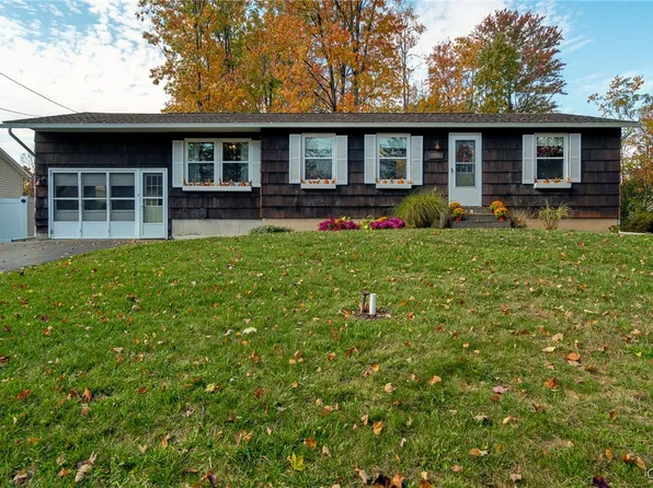 306 Ferndale Ln, Minoa, NY 13116