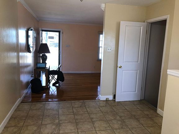 5th image of 7542 Oakland Ave